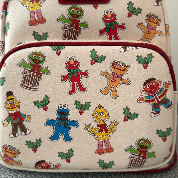 NEW Loungefly Christmas Sesame Street mini backpack LIMITED EDITION - Picture 5 of 5